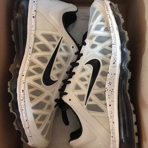 2011 Nike Air Max Men’s 8.5 Summit White/ Black